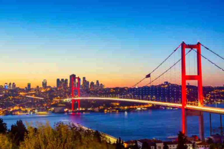 Mau Ke Turki? Jangan Lupa Lintasi Tiga Jembatan Gantung yang Hubungkan Asia dan Eropa