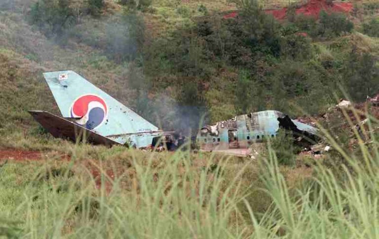 Hari ini 28 Tahun Lalu, Boeing 747-300 Korean Air Flight 801 Tabrak Tebing di Guam, 26 Orang Selamat