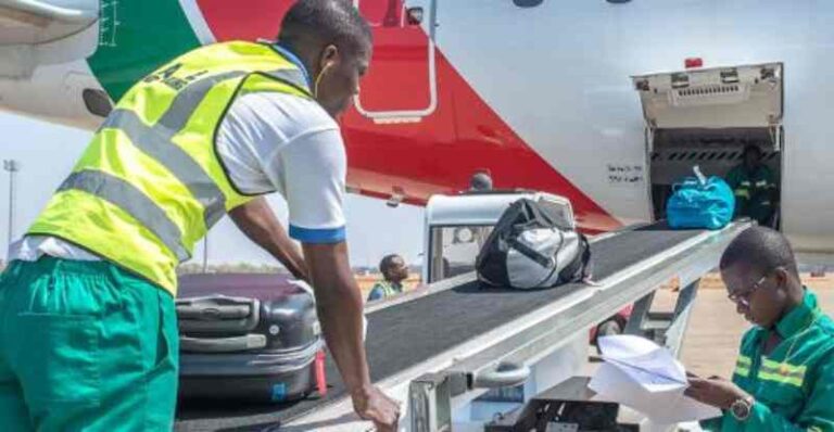 Di Tangan Mereka, Keseimbangan Muatan pada Bagasi Kargo Pesawat Menjadi Taruhan
