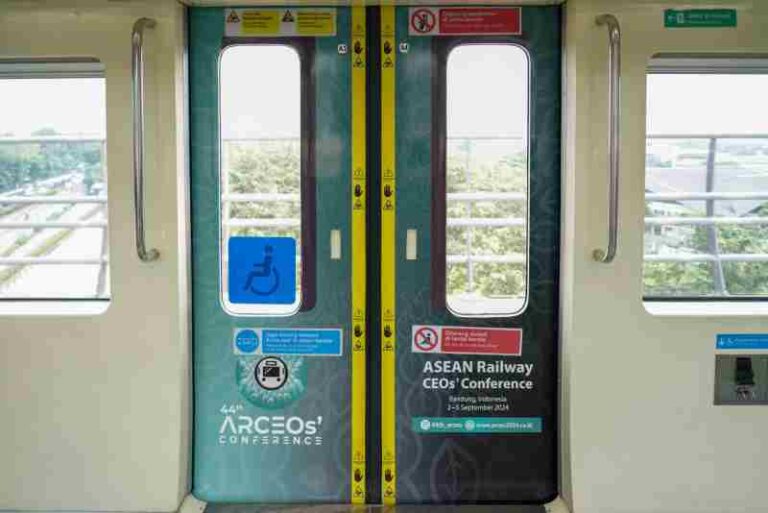 Ada Gelaran ARCEOs’ Conference ke-44 di Bandung, LRT Jabodebek Rilis Dekorasi Khusus di Trainset dan Stasiun