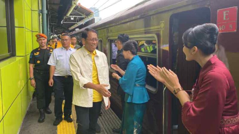 Transformasi Kereta Api, Dirut PT KAI: Stasiun Kita Lebih Bersih dari Eropa