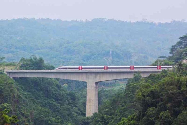 Beli Tiket Kereta Cepat Bakal Dapat Potongan Harga Rp100.000, Begini Caranya!