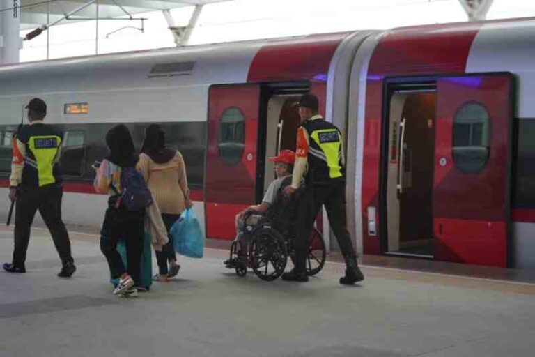 Wujudkan Stasiun Ramah Disabilitas, Whoosh Layani Lebih dari 10.000 Penumpang Prioritas