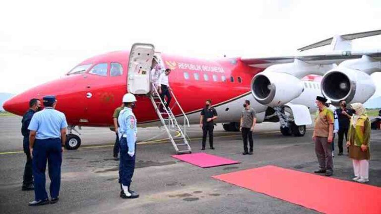 Gunakan Pesawat Jet Bermesin Empat, Presiden Jokowi Hari ini Mendarat Perdana di Bandara IKN