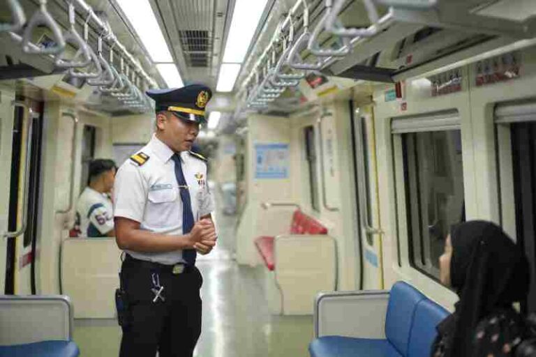 Train Attendant LRT Jabodebek, “Siap Ambil Alih Peran Masinis dalam Situasi Tertentu”