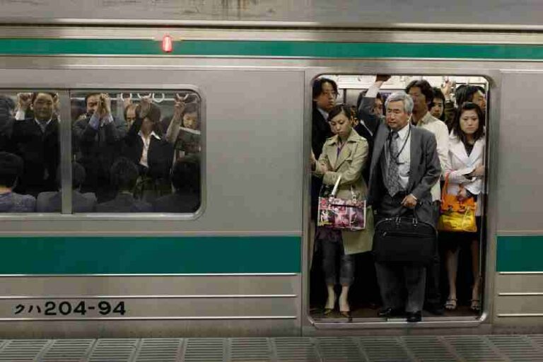 Cegah Turunnya Angka Kelahiran, Pemerintah Tokyo Luncurkan Program Kerja Empat Hari dalam Seminggu