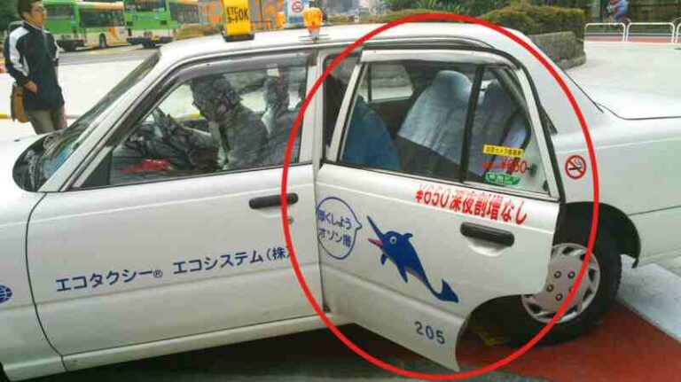 Di Jepang Penumpang Dilarang Membuka Pintu Taksi, Ini Sebabnya!