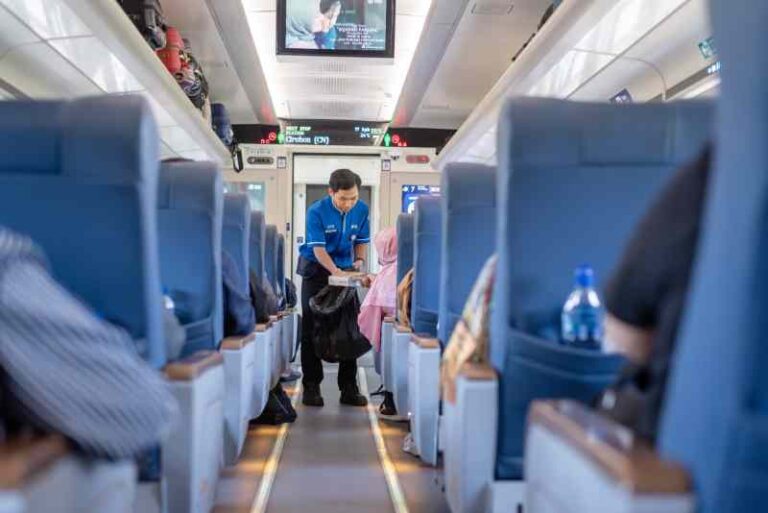 Sambut Masa Liburan Nataru 2024, KAI Services Lakukan Penambahan Personil di Berbagai Unit Bisnis