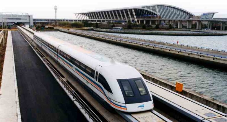 Shanghai Maglev – Kereta Bandara Tercepat di Dunia, Bisa ‘Ngewhoosh’ Sampai 500 Km per Jam