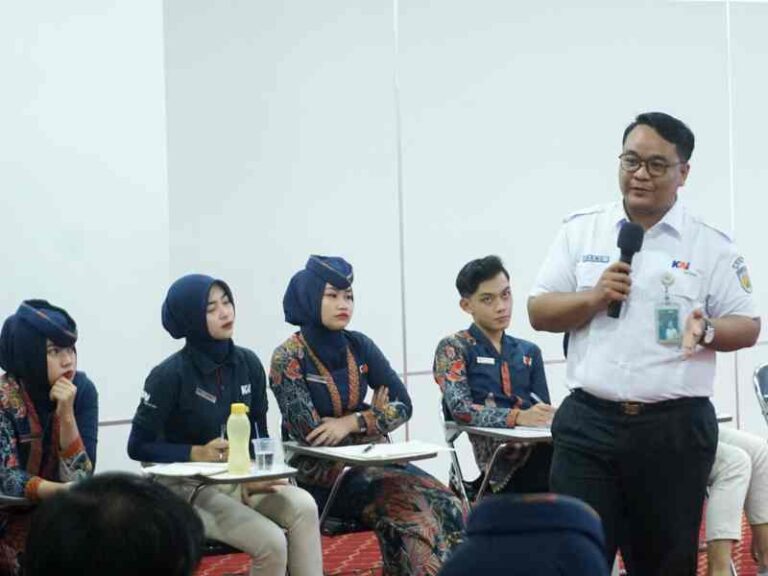 Jelang Nataru 2024, KAI Services Gelar Training Sales dan Hospitality untuk Prama Prami 