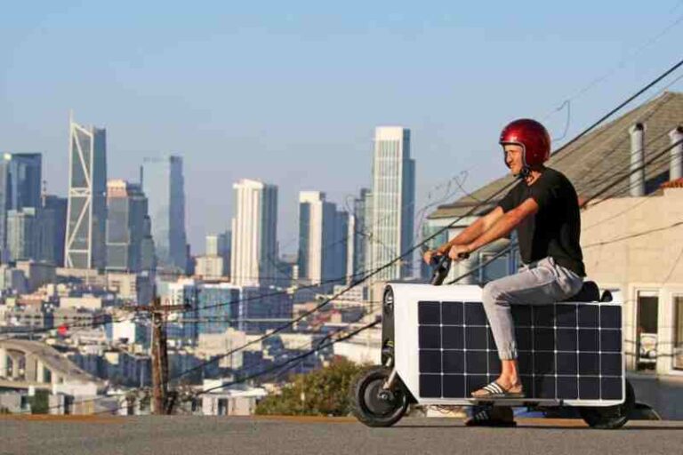 Lightfoot – Skuter Listrik dengan Sumber Tenaga dari Panel Surya, Satu Kali Charge Bisa Tempuh 60 Km
