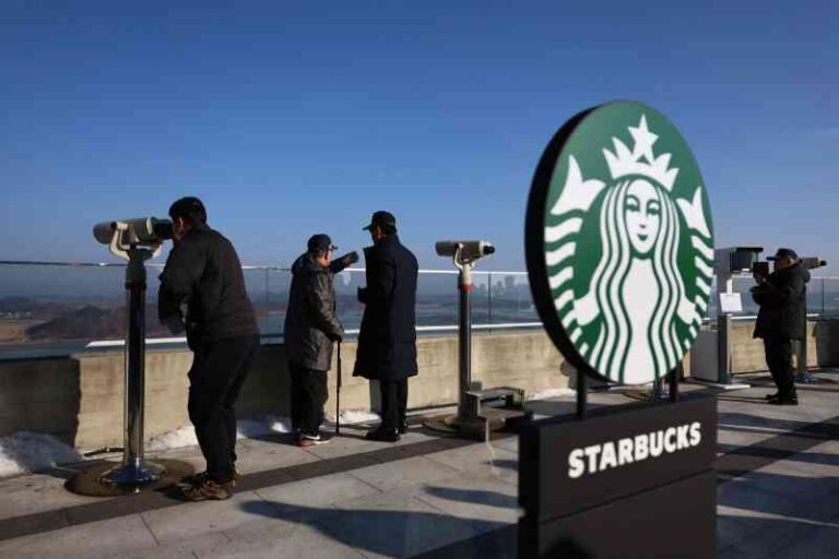 Starbucks Buka Gerai Baru di Korea Selatan, Tawarkan Pemandangan Langsung ke Wilayah Korea Utara