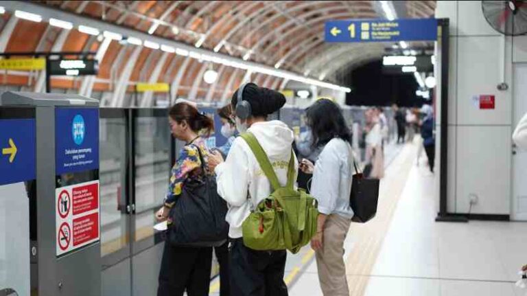 Demi Kenyamanan dan Keamanan Penumpang LRT Jabodebek, KAI Mulai Uji Coba Kereta Khusus Wanita