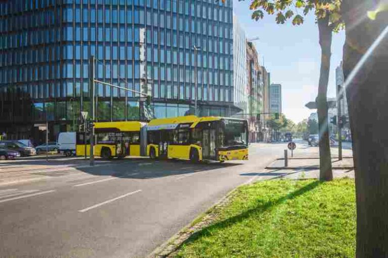 Solaris Kirim Bus Listrik Pertama di Dunia dengan ‘Paspor Baterai’, Apakah Itu?