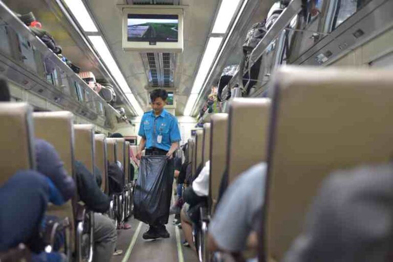 Sambut Libur Nataru 2024, KAI Services Siapkan Layanan KAI Services Facility Care 