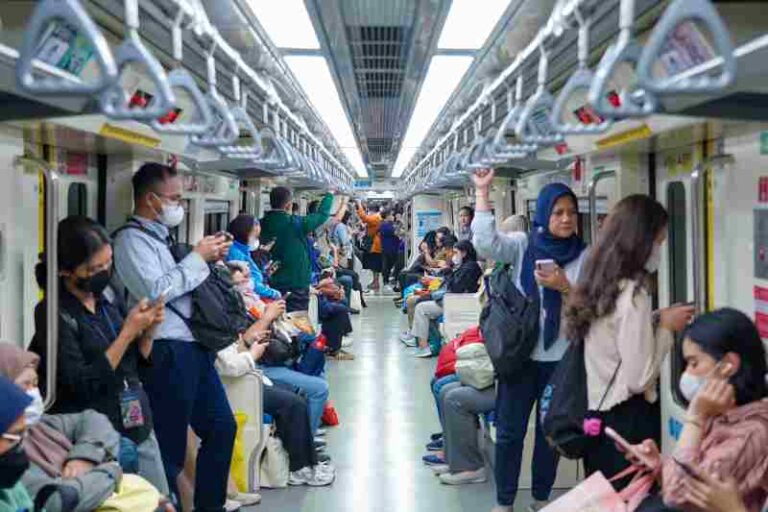 LRT Jabodebek Catat Rekor Pengguna Harian dan Tambah Perjalanan Akhir Pekan pada November 2024