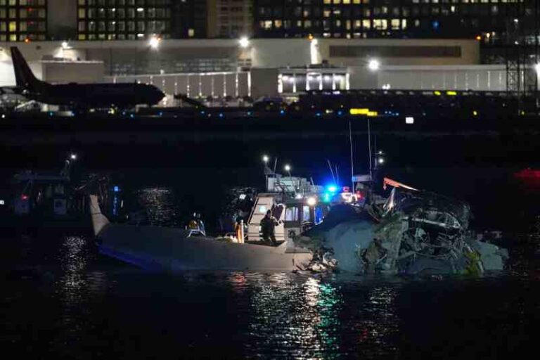 Sungai Potomac ‘Makan Korban’ (Lagi), Tabrakan Maut Helikopter UH-60 Black Hawk dengan Bombardier CRJ-700 American Airlines