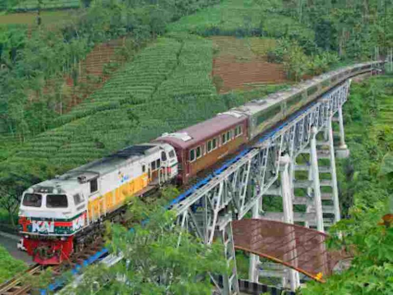 Menikmati Jembatan Citiis yang Legendaris dan Semakin Eksis