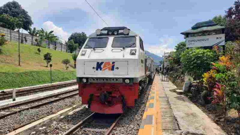 Cipeundeuy, Stasiun Sakti Semua KA Wajib Berhenti