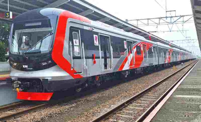 Sah! KRL dari Cina Diuji coba Lintas Bogor