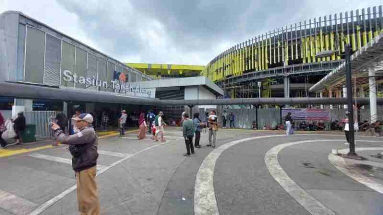 Gedung Baru Stasiun Tanah Abang, Kini Penumpang Bisa Gunakan Peron Jalur 1