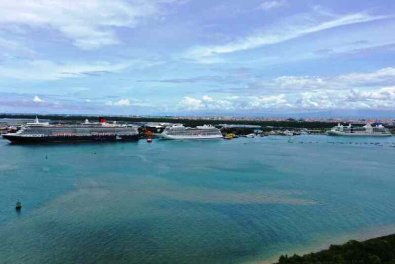 Momen Langka! Tiga Kapal Pesiar Internasional Sandar di Pelabuhan Benoa