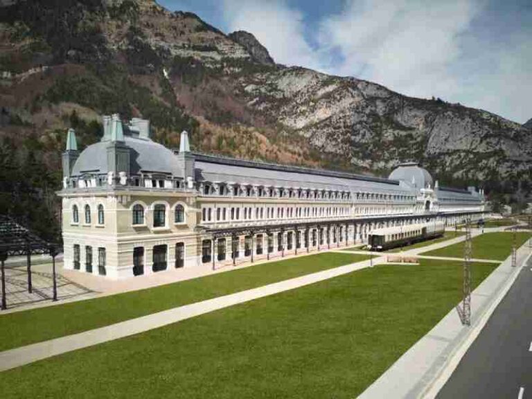 Canfranc Estación, a Royal Hideaway Hotel – Transformasi dari Stasiun Kereta Ke Hotel Mewah di Perbatasan Spanyol-Perancis