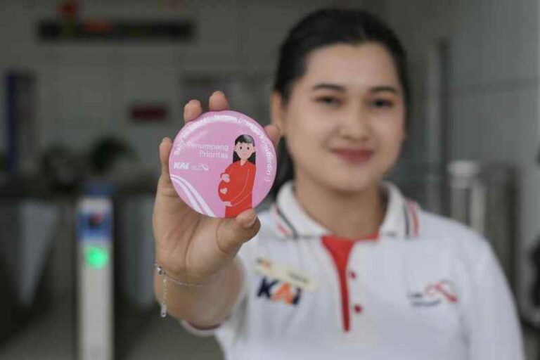 LRT Jabodebek Sosialisasikan Pin Ibu Hamil, Begini Cara Memperolehnya