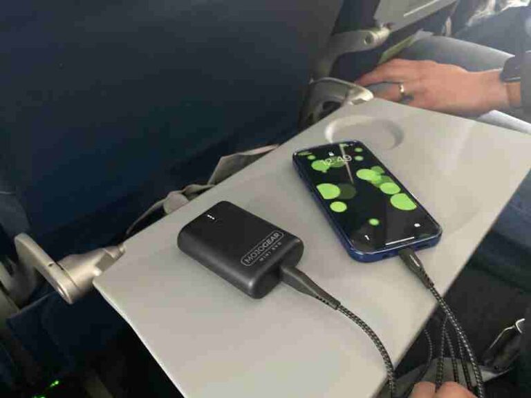 Ada Pembatasan Kapasitas mAh pada Power Bank di Dalam Kabin Pesawat, Ini Sebabnya!