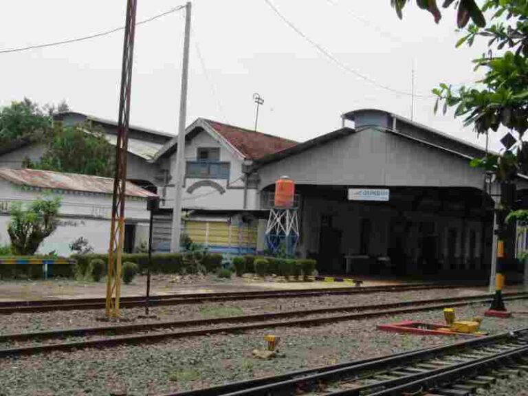 Merasakan Nuansa Khas Vintage Stasiun Gundih di Jalur Penghubung Semarang-Solo