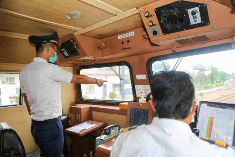 ‘Tunjuk Sebut’ Selalu Dilakukan Masinis Saat Berdinas, Biar Fokus?