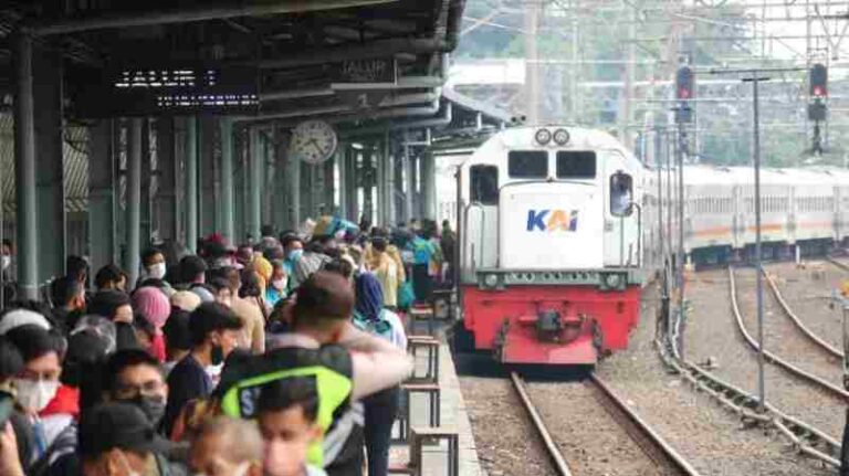 Saatnya ‘nge-War’ Tiket KA Tambahan Lebaran 2025. Ada yang Sudah Dapat?