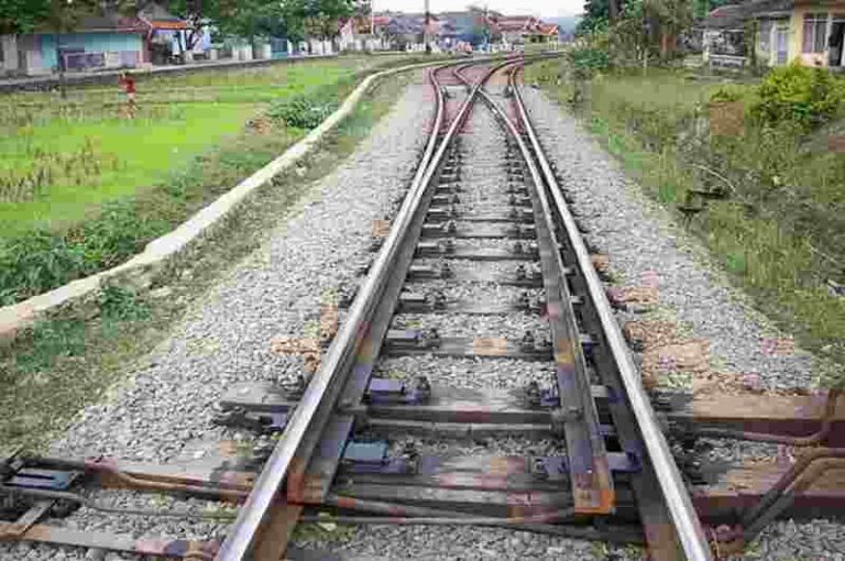 Bagaimana Sih Kereta Api Pindah Jalur? Yuk, Simak Penjelasannya