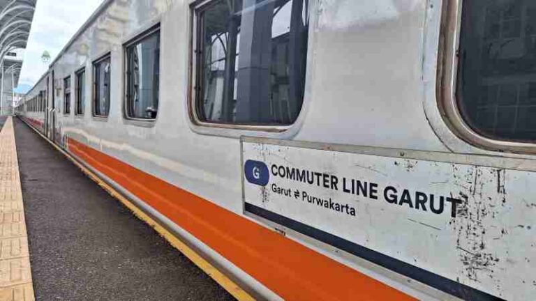 Sensasi Naik KA Commuter Garut yang Murah Meriah Tapi Bikin Lama, Kenapa? Ini Alasannya
