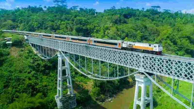 Melihat Eksotisnya Jembatan Cirahong, Destinasi yang Bikin Hemat Kantong