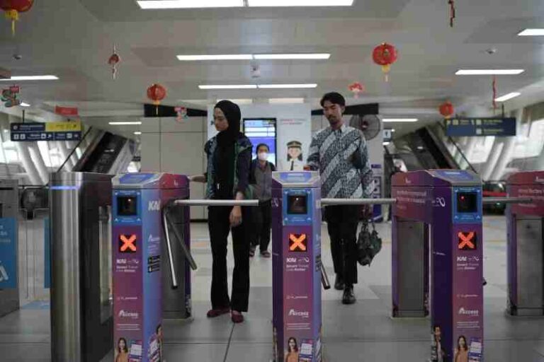 Mulai September 2025, LRT Jabodebek Hadirkan QRIS Tap Sebagai Opsi Pembayaran