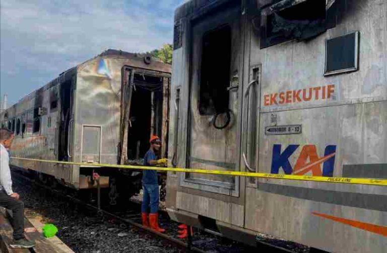 Kebakaran Melahap Rangkaian Kereta di Stasiun Yogyakarta, Ternyata Disini Titik Apinya