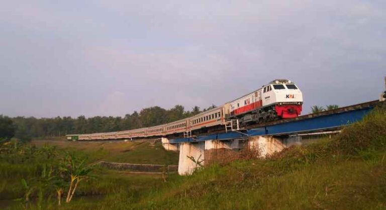 Mau Naik Kereta Murah ke Blitar via Jalur Selatan? Ini Solusinya
