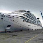 Kapal-pesiar-Seabourn-Quest-saat-sandar-di-pelabuhan-Ahmad-Yani-Ternate-800×600 (1)