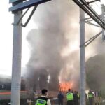 Kebakaran menghanguskan rangkaian kereta eksekutif di jalur stabling Stasiun Yogyakarta (Foto: Tangkapan Layar Video)