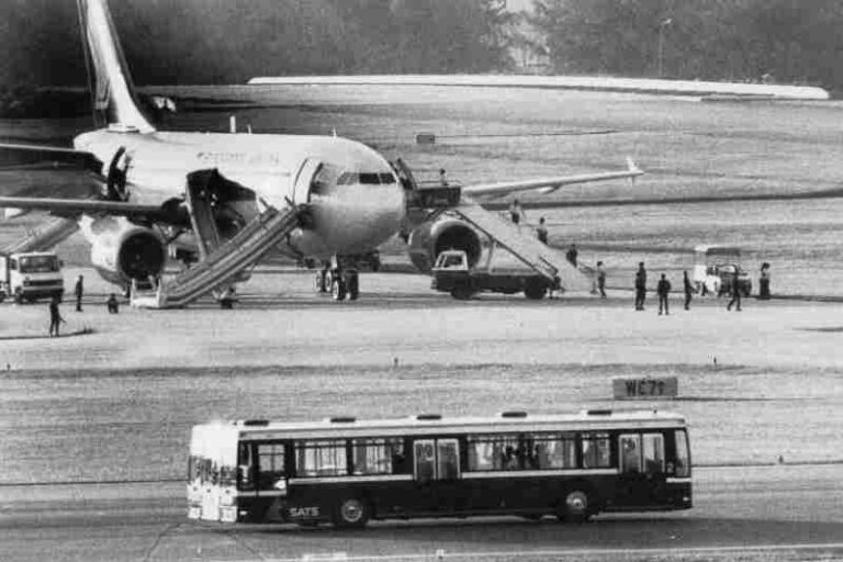 Hari Ini 34 Tahun Lalu, Pembajakan Singapore Airlines Flight 117 – Salah Satu Operasi Anti Terorisme Tercepat dan Paling Efektif