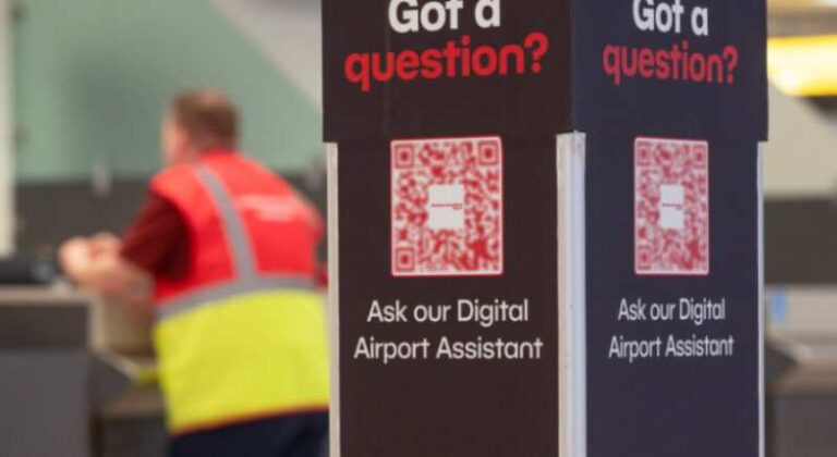 Tanpa Investasi Hardware, Bandara Aberdeen Hadirkan Asisten Digital Inovatif dengan QR Code