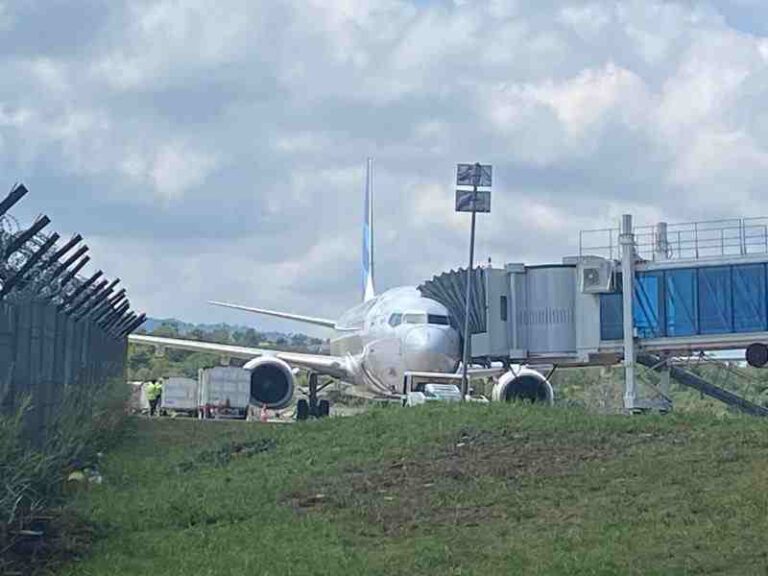 Ban Landing Nose Gear Boeing 737-800 Garuda Indonesia Lepas Saat Pendaratan, Ini Kemungkinan Penyebabnya