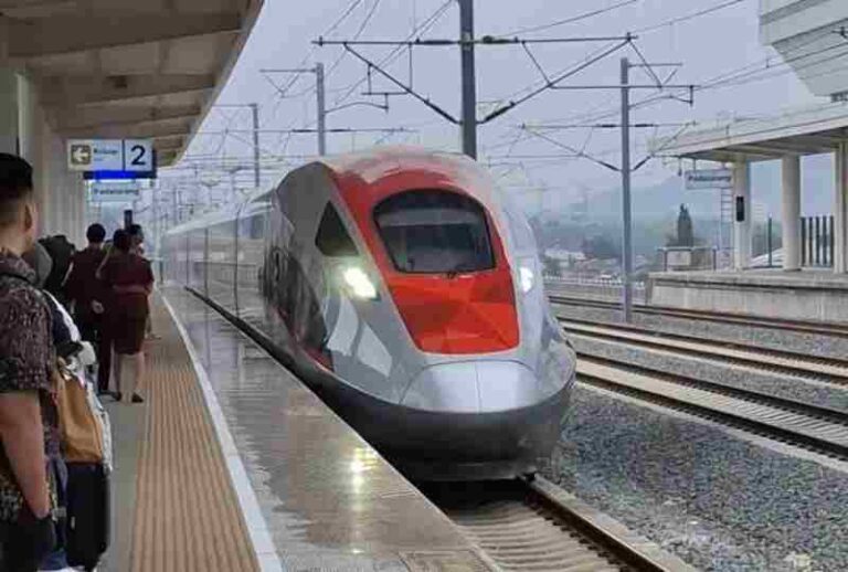 Makin Dekat, Makin Nyaman, Makin Canggih, Naik Kereta Api Makin Diminati Warga Indonesia