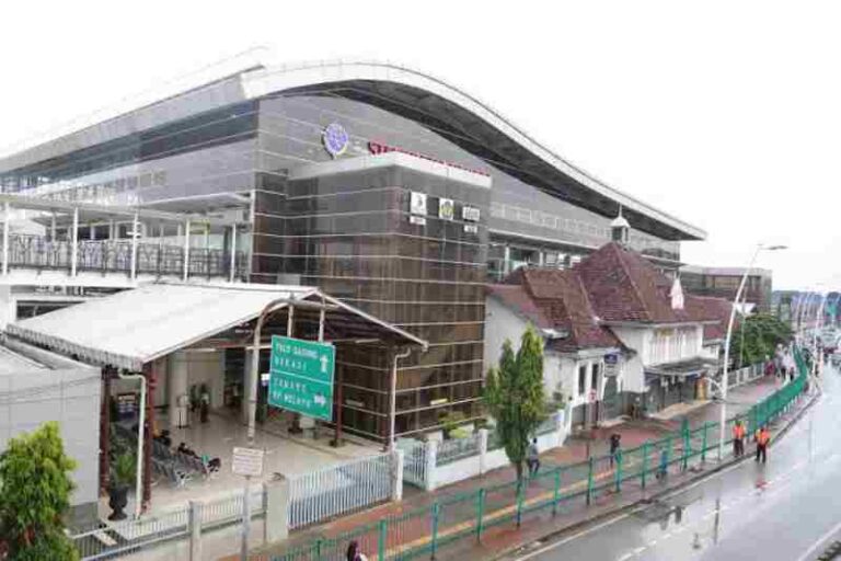 Antisipasi! Penumpang KA Jarak Jauh Bisa Naik dari Stasiun Jatinegara saat Hari Buruh