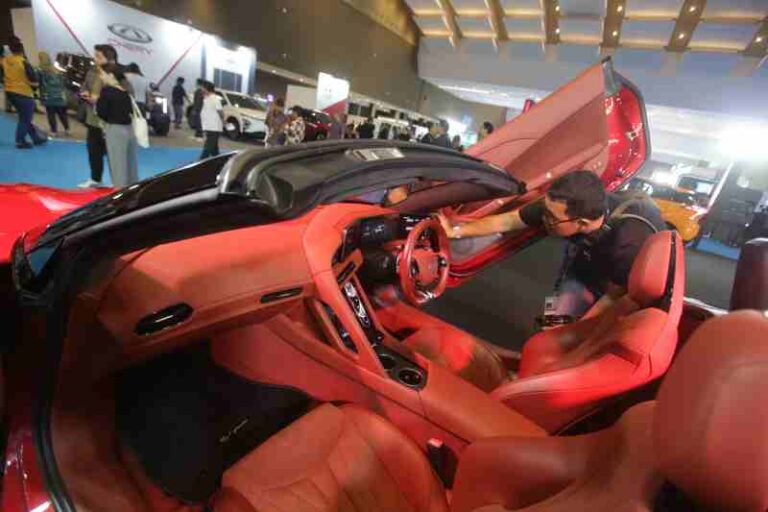 Berbagai Merek EV Ternama Pamer Kendaraan di PEVS 2025