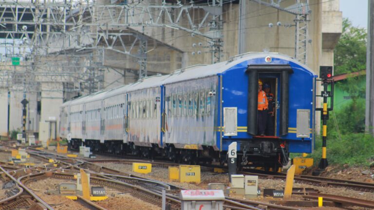Lagi, Uji Coba Kereta Kelas Compartment Hasil Karya Balai Yasa Manggarai