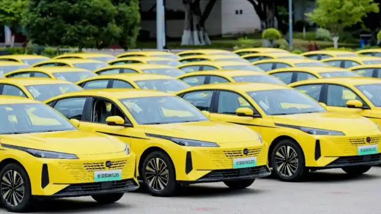 Taksi Listrik Cina Ganti Baterai Hanya 100 Detik!