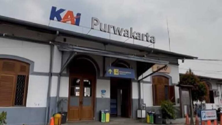 Selain Berusia Satu Abad, Stasiun Purwakarta Adalah Awal Jalur KA Menanjak dan Berkelok Menuju Bandung