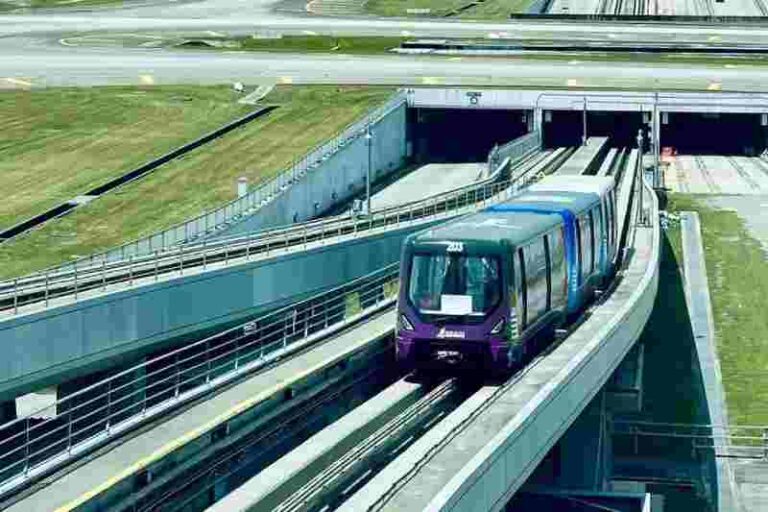 Setelah 2,5 Tahun, Per 1 Juli 2025 Kereta Layang  ‘Aerotrain’ Kembali Beroperasi di Bandara Kuala Lumpur